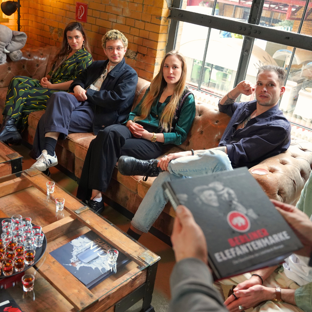 SMALL SCHNAPPS STORIES: 45-60min in English