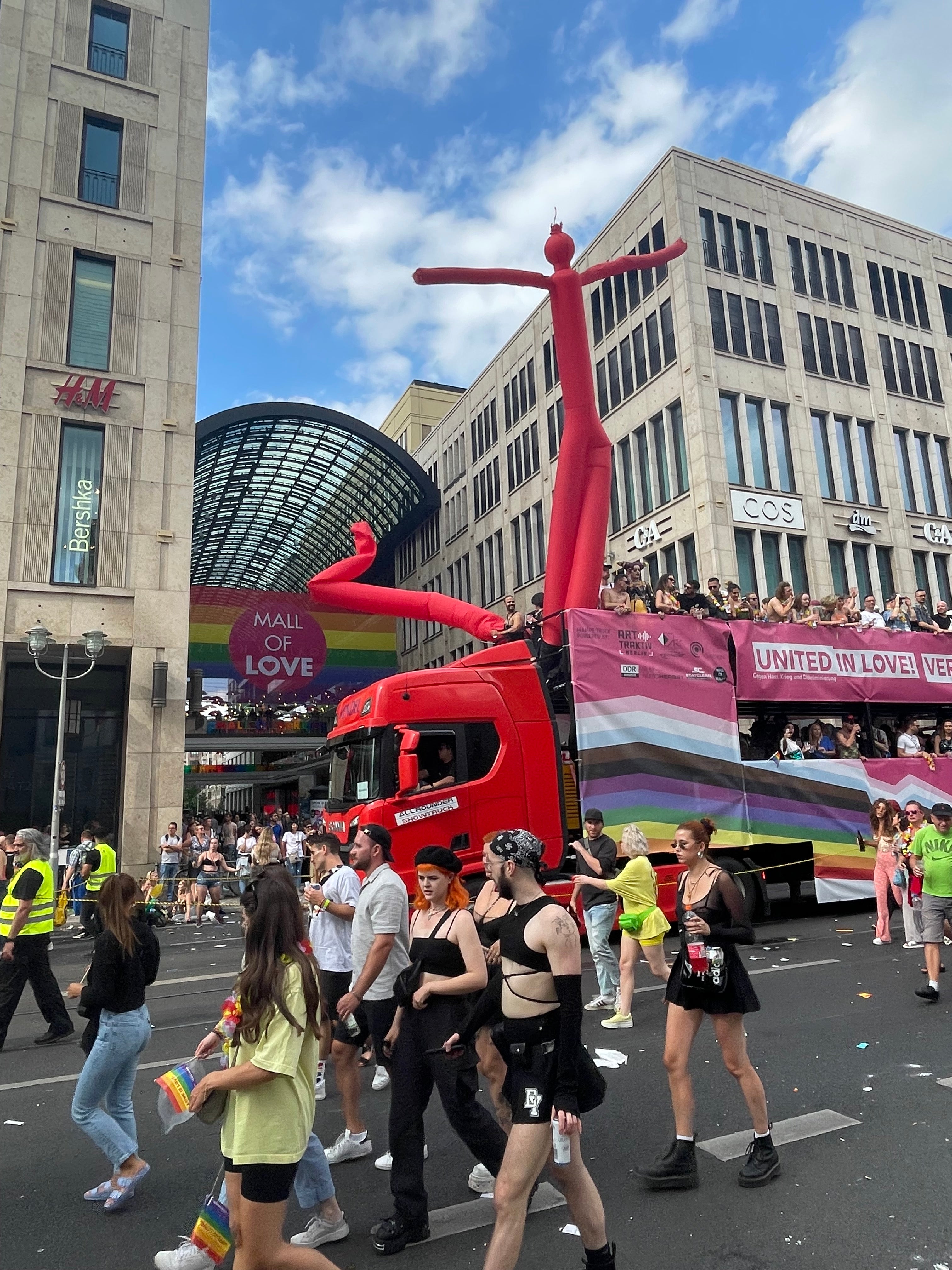 DRINK THE PRIDE - Mampe auf dem CSD 2026