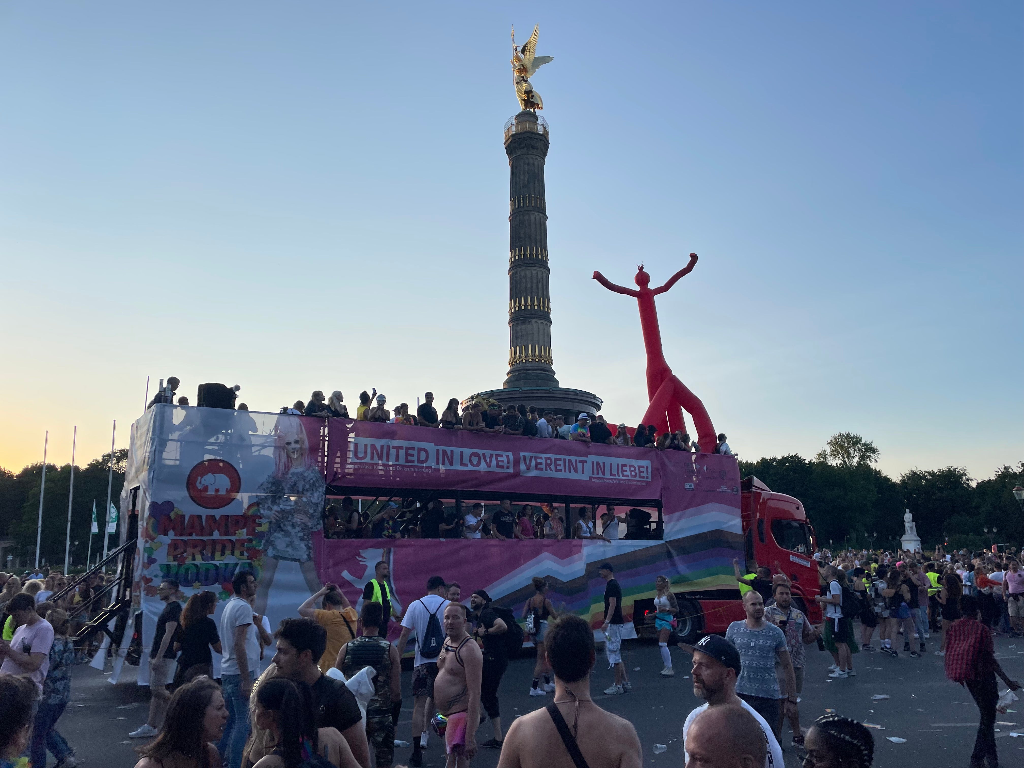 DRINK THE PRIDE - Mampe auf dem CSD 2026